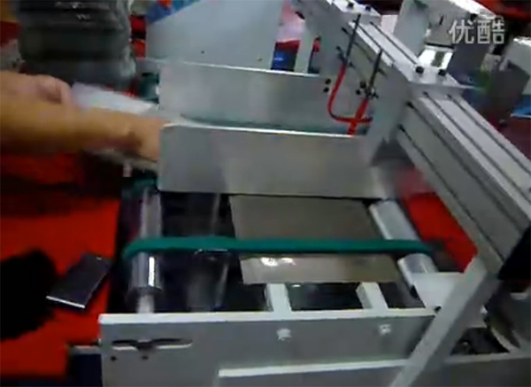 東莞(wan)全自(zi)動膠(jiao)盒機(ji)