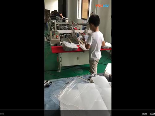 全自(zi)動膠盒(he)機生産(chan)廠家