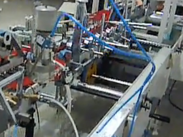 東莞(wan)市和(he)記機(ji)械全(quan)自動(dong)膠盒(he)機