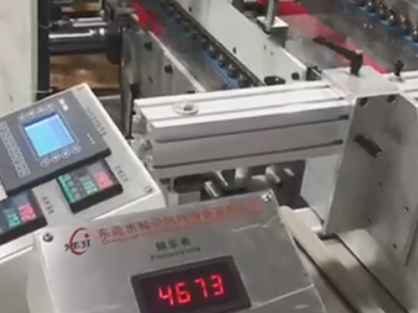 機械全(quan)自動膠(jiao)盒機