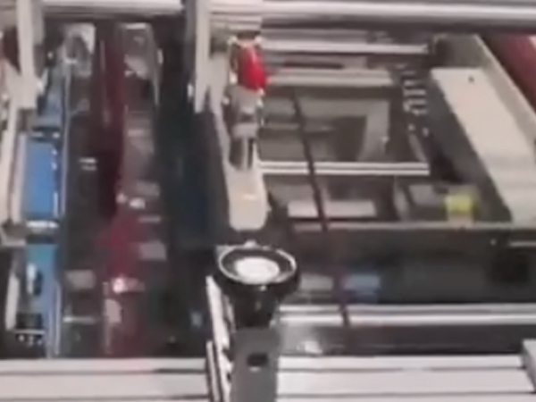 全(quan)自動膠(jiao)盒機生(sheng)産