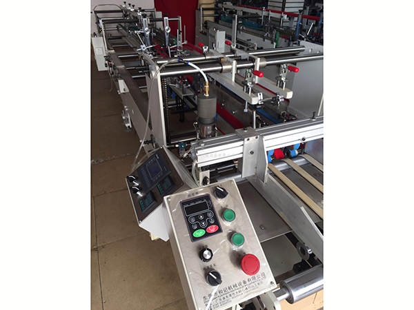 PUR全自(zi)動膠盒機(ji)  pet-pvc折盒粘盒(he)自動膠盒(he)機