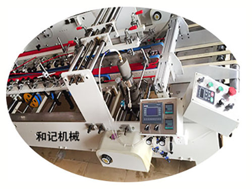 PVC針頭(tou)噴膠(jiao)膠盒(he)機