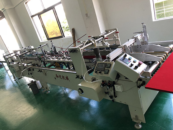 四合(he)一膠(jiao)盒機(ji)  全自(zi)動糊(hu)盒機(ji) 全自(zi)動PVC膠(jiao)盒粘(zhan)盒機(ji) 透明(ming)塑料(liao)成型(xing)膠盒(he)機