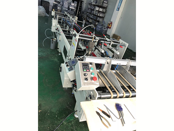 PVC PET透(tou)明膠(jiao)盒自(zi)動折(she)邊粘(zhan)盒機(ji) 塑料(liao)包裝(zhuang)盒膠(jiao)盒機(ji)