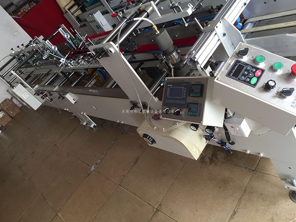 講一(yi)講膠盒(he)機的發(fa)展與時(shi)俱進和(he)特點