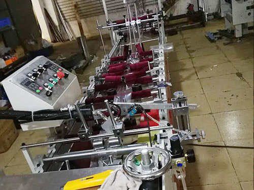 全自動(dong)膠盒機(ji)的性能(neng)主要有(you)哪幾點(dian)？