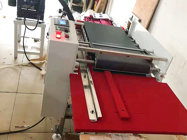 pet pvc自動(dong)膠盒(he)機 