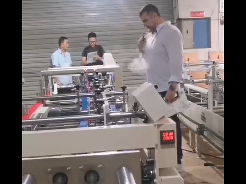 膠(jiao)盒糊盒(he)機