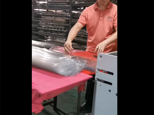 窗(chuang)簾膠盒(he)機