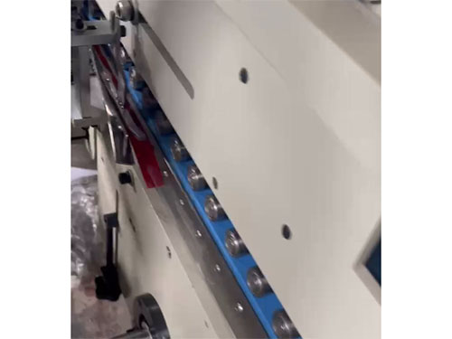 膠(jiao)盒粘貼(tie)小盒子(zi)